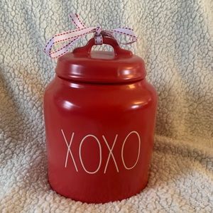 Rae Dunn XOXO canister
